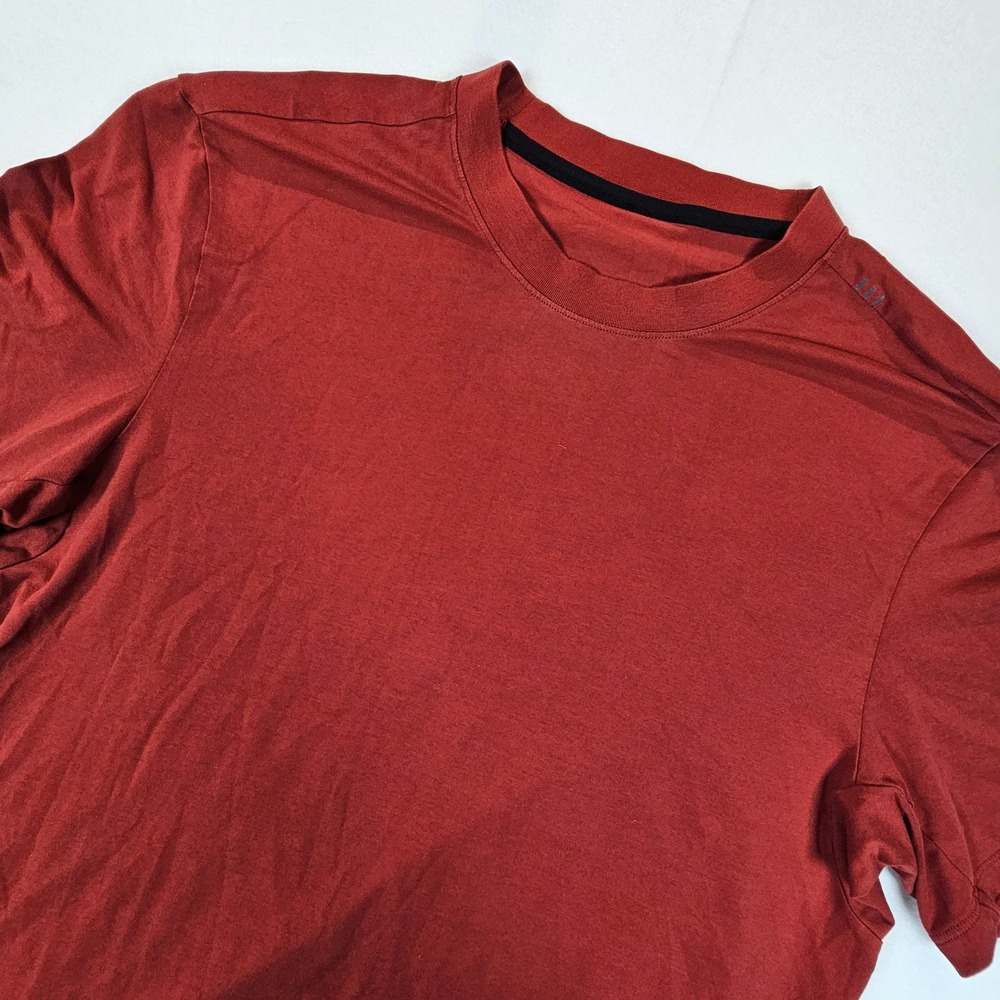 Lululemon Mens Short Sleeve Training Tee Shirt Burnt Red Crew Neck Athletic Top